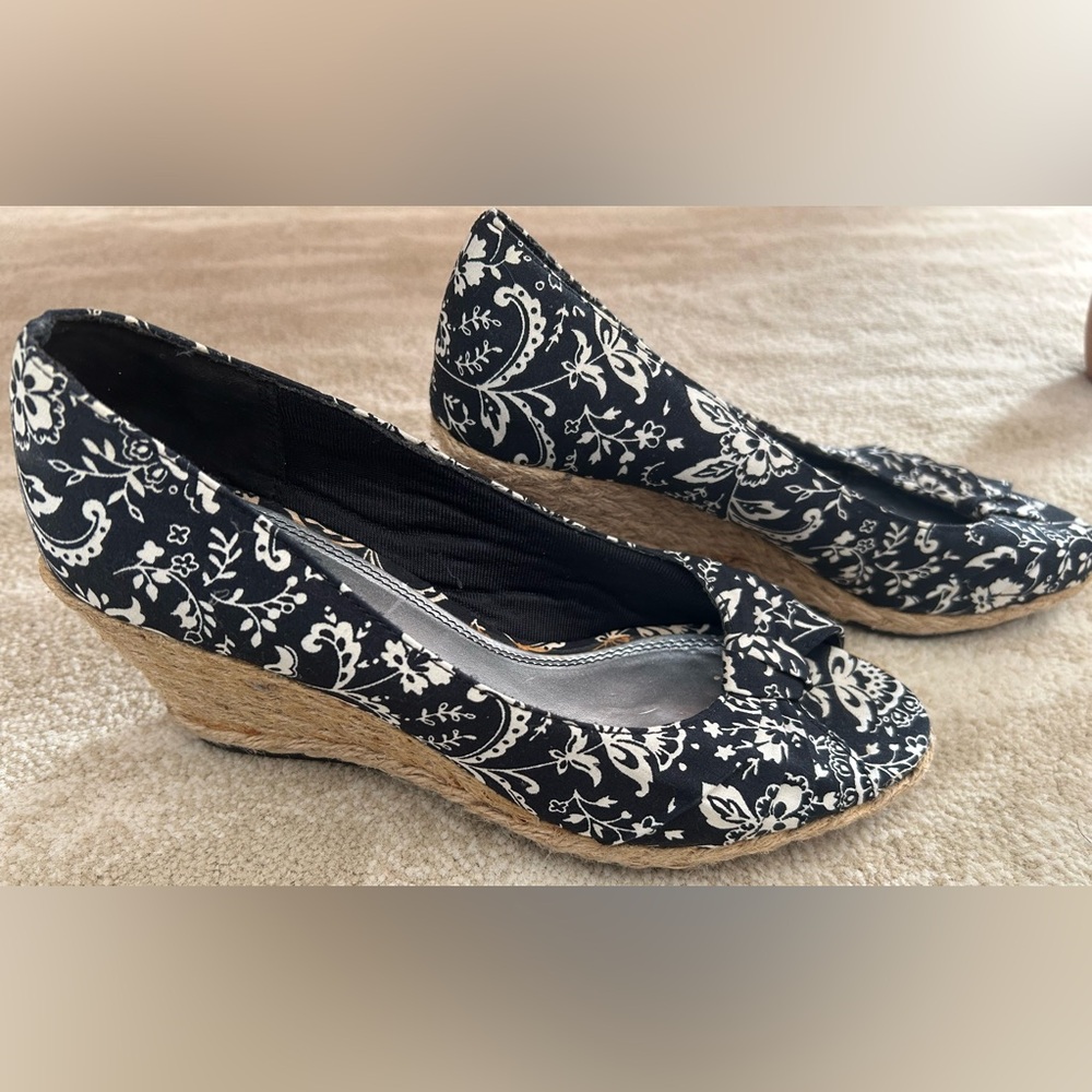 Naturalizer Paisley Espadrilles. 7.5W